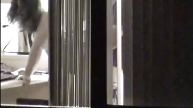 Las rubias lesbianas viejas xxx Rikki y Antonia juegan al aire libre en