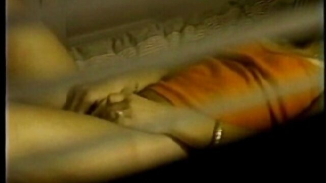 Linda chica emo librando videos de ancianas follando gratis consolador y chorro