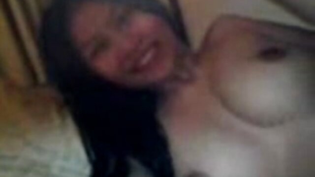 Nena tetona dándose placer con viejas gordas follando gratis juguetes