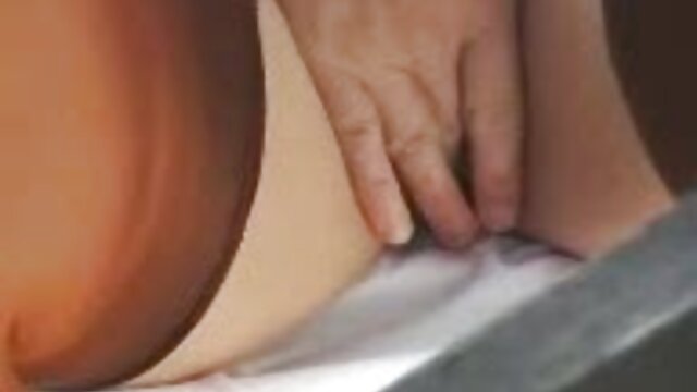 Bonitas tetas Anny dedos videos pornográficos de abuelas duro en la oficina