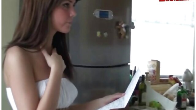 ExxxtraSmall - jovenes follando con mayores Pequeña vida como muñeca follada