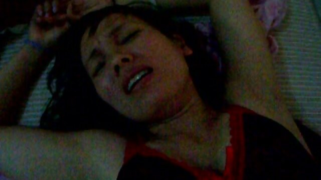 Lesbianas deslumbrantes se ponen videos abuelas gordas cachondas en el sofá