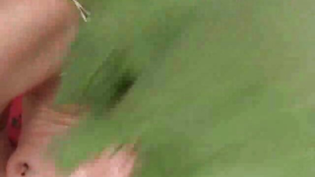 Adolescente tetona con gafas se videos xxx con viejas lo chupa mientras ve porno